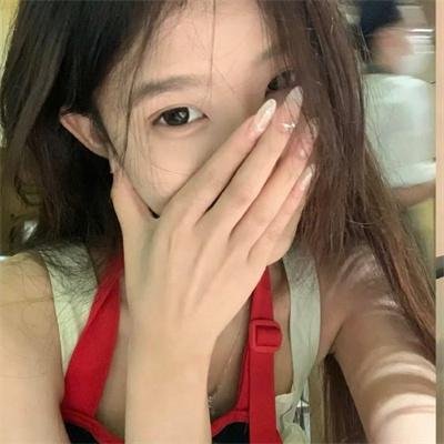 想踢沉迷男的女人